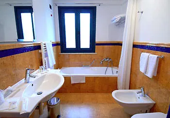 Relais Angimbe فندق كالاتافيمي